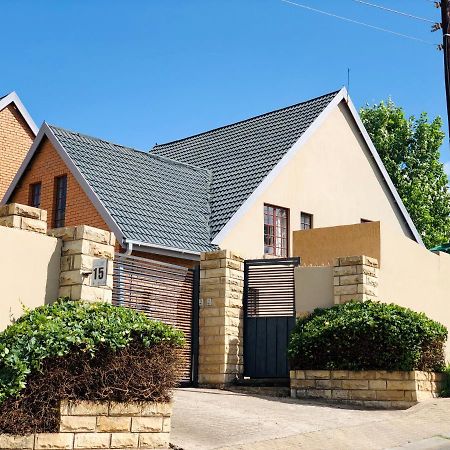 Blue Crane Guesthouse Maseru Buitenkant foto